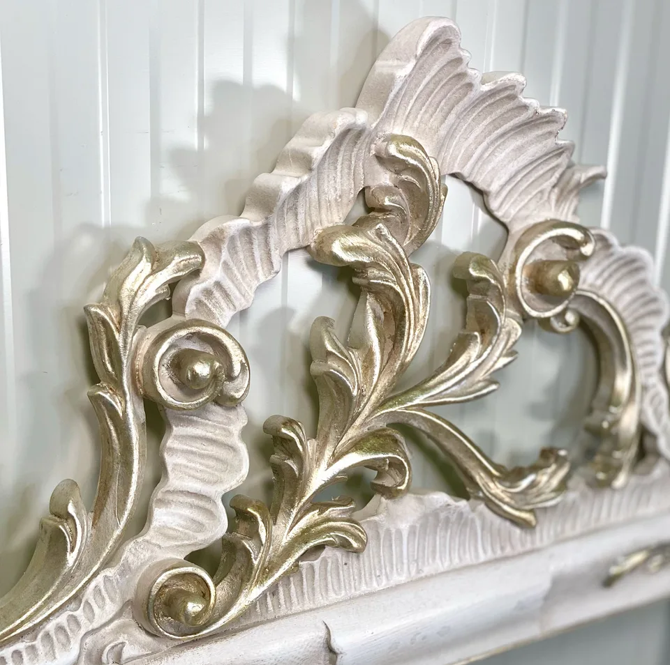 Decorazione in foglia argento meccato
